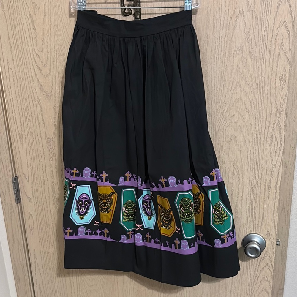 Black and Green Midi A-Line Skirt with Pleats